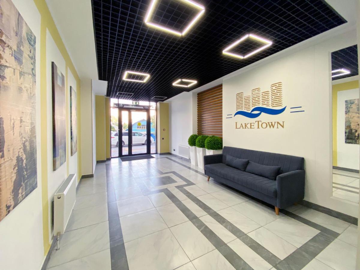 Апартаменты В Жк Laketown На Берегу Озера Almati Kültér fotó